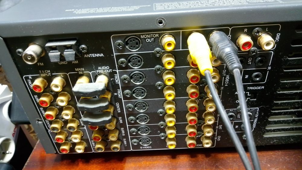 NAD T752 surround sound receiver