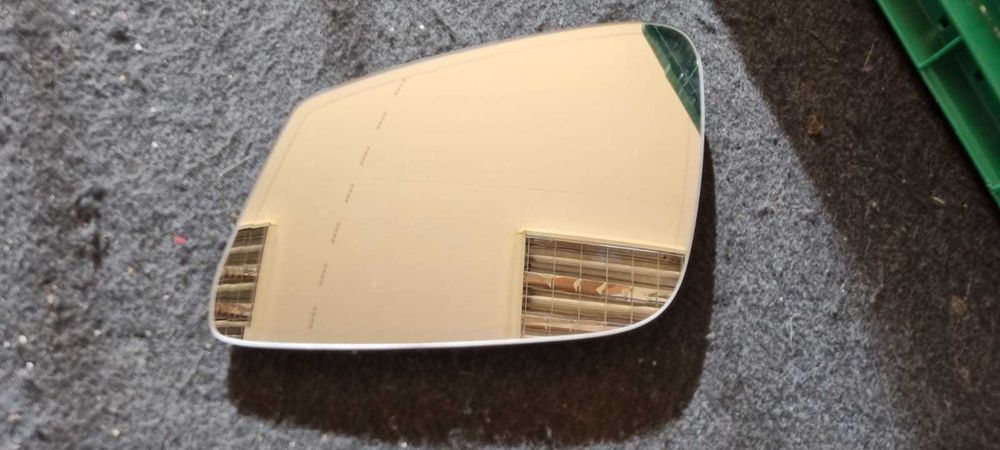 Sticla oglinda electrocrom heliomata stanga BMW F40 F44 cod 7493439