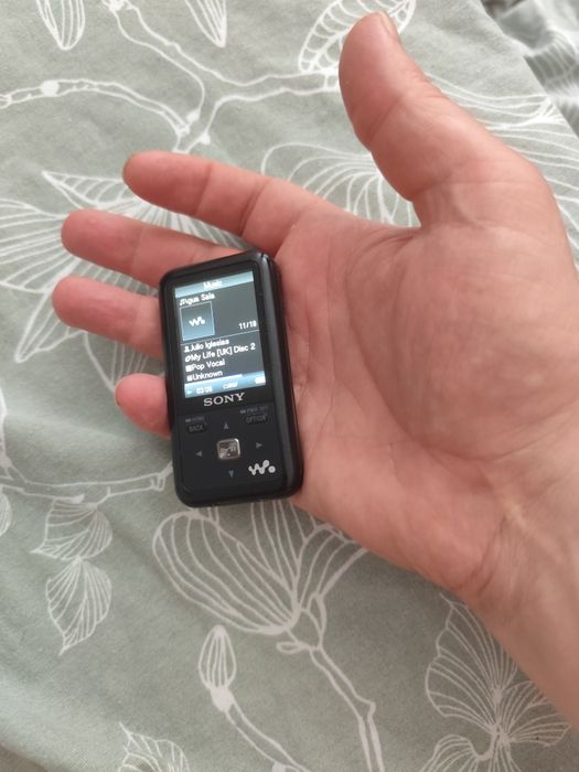 Vând mp 3 Sony cu radio 8 gb