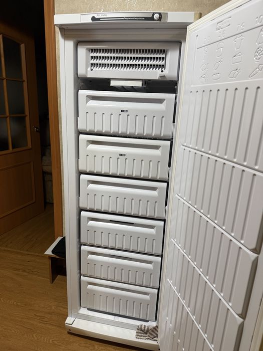 Продам морозильную камеру