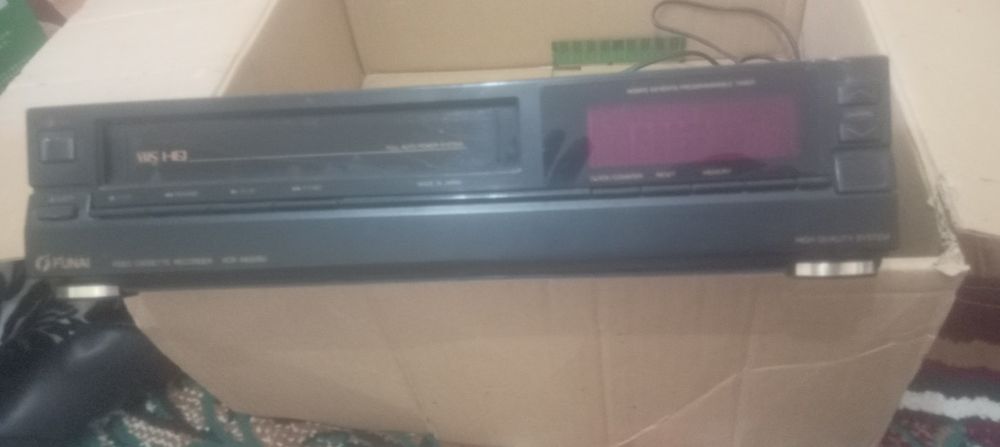 Продаётся бытовая техника dvd видио аппарат funay. Магнита фон мини