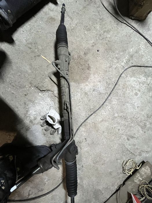 Продам рулевую рейку на mazda 3bk