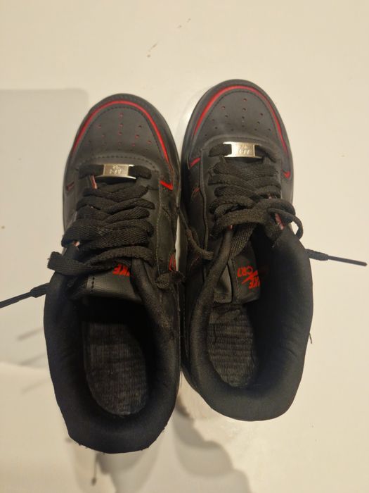 Продавам запазени,почти нови маратонки Nike Air CR7 и  Nike Halloween