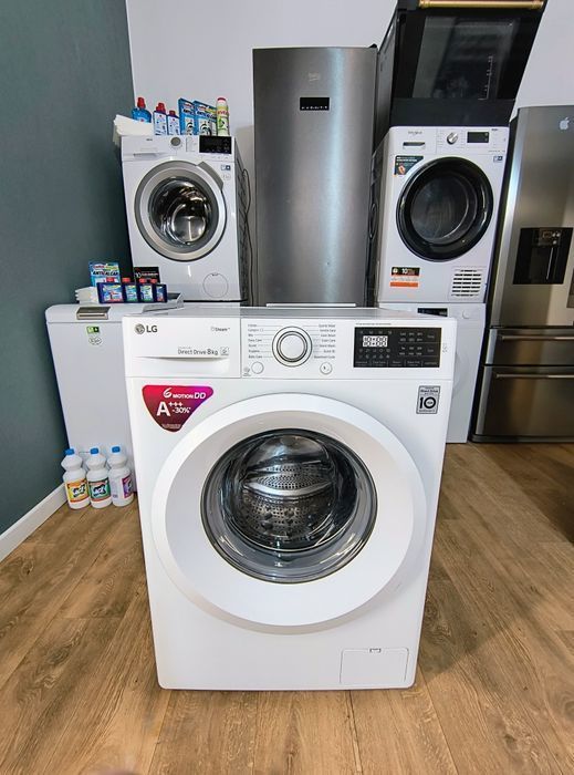 Mașină de spălat rufe Indesit cu uscător impecabil