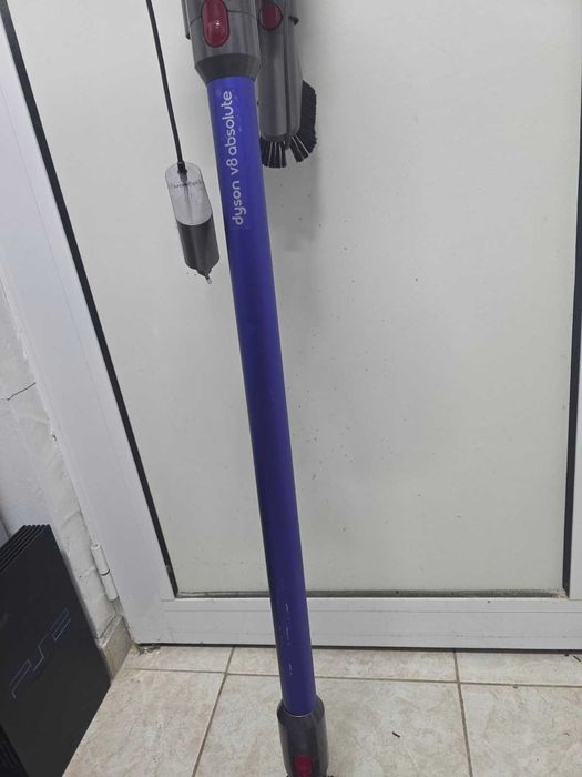 Безжична вертикална прахосмукачка Dyson V8