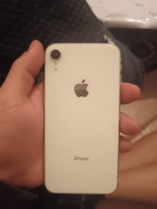 Продам Айфон XR