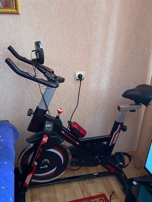 Велотренажер продам