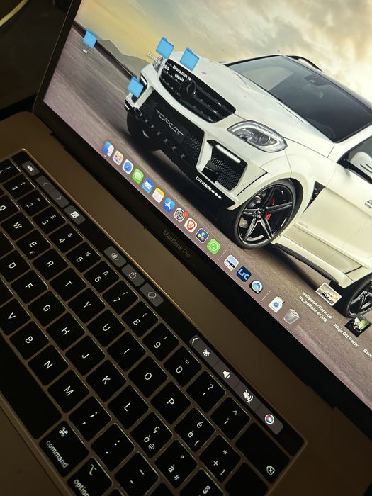 MacBook Pro 2019 TouchBar - i7 16gb ram Radeon Pro 560X 4Gb