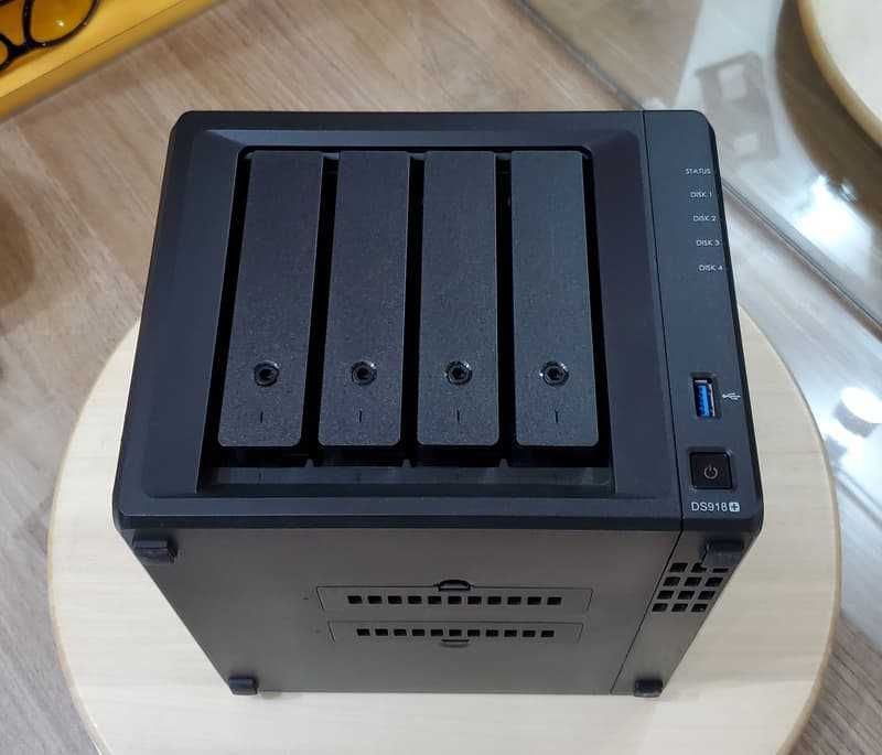 Synology DS918+ Network Storage + Cloud. Cu 8GB RAM si GPU transcodare hardware, accepta toate HDD-urile