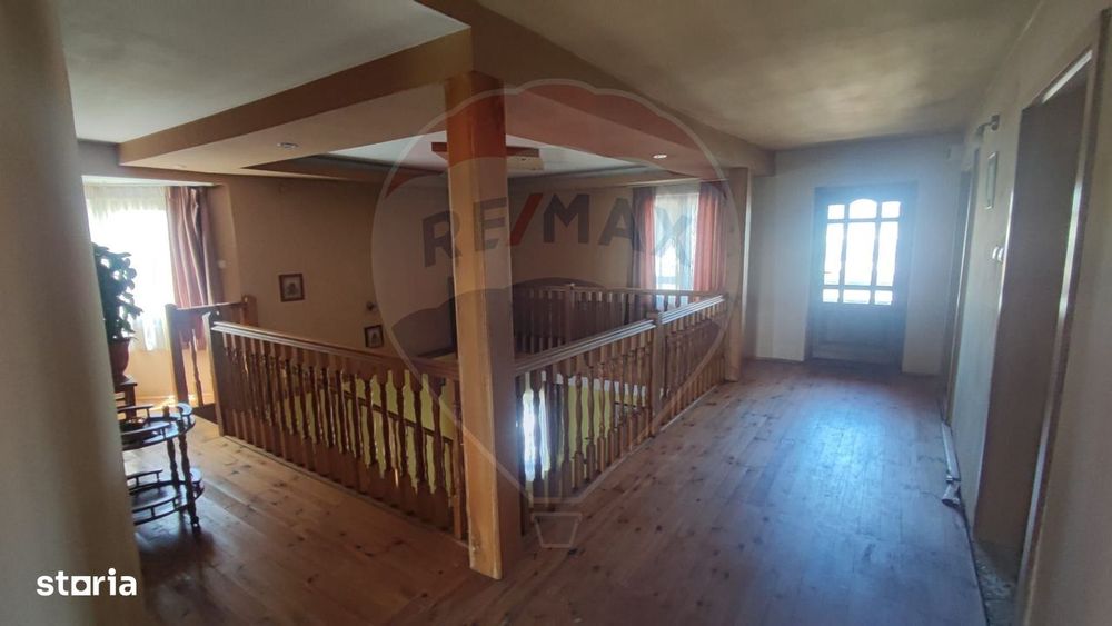 Casă cu 6 camere de vânzare, teren generos, Osorhei