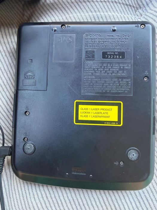 Sony D-121 Discman - Portable Mega Bass Compact Disc CD Playe