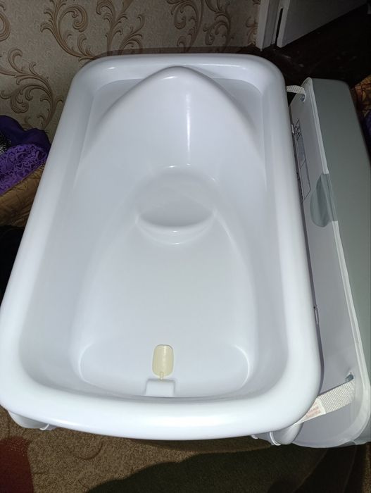 Пеленальный столик и ванночка