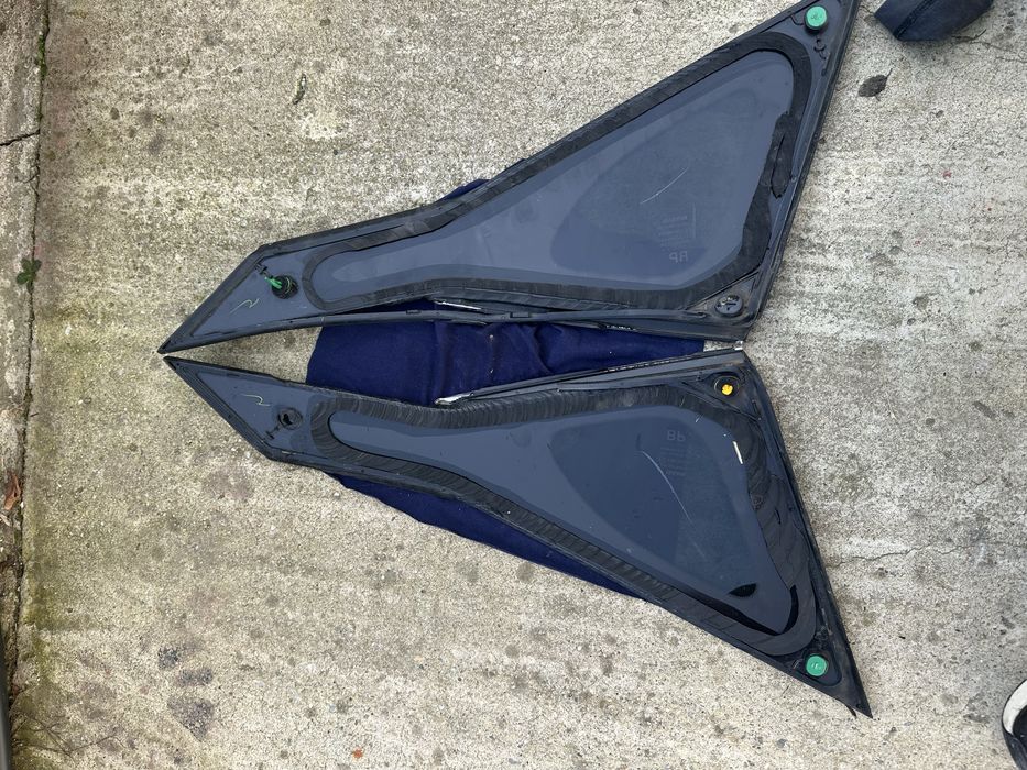 Geamuri aripi spate nissan qashqai.