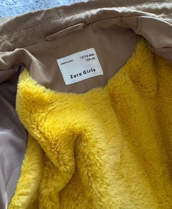 Зара тренчкот с надписи нов ХС/С размер