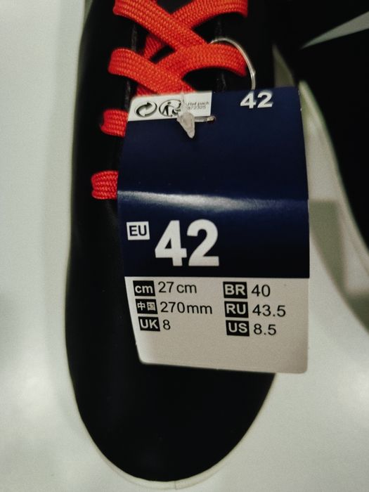 Бутонки, футболни обувки, нови