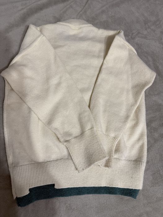 Продам теплый стильный свитер