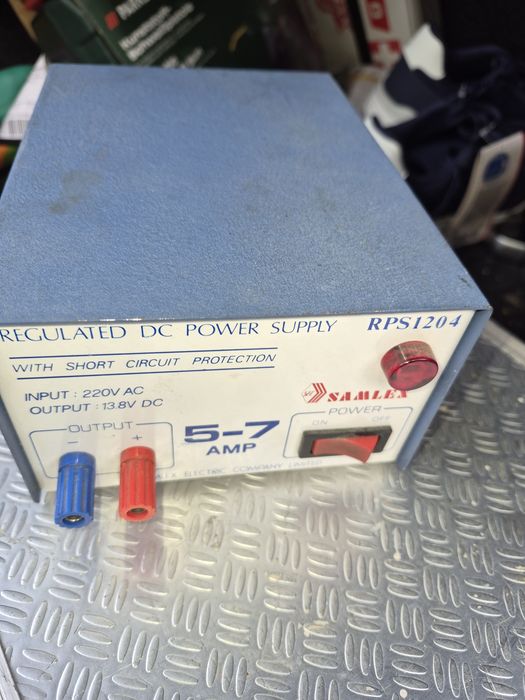 Alimentator  13.8 V DC