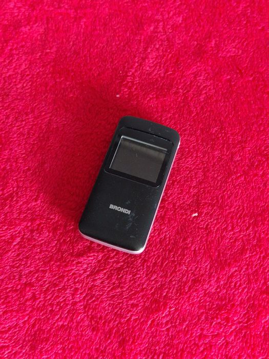 Telefon cu clapeta