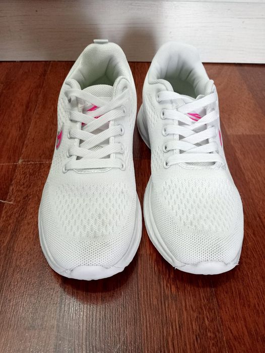 Кроссовки в хорошем состоянии