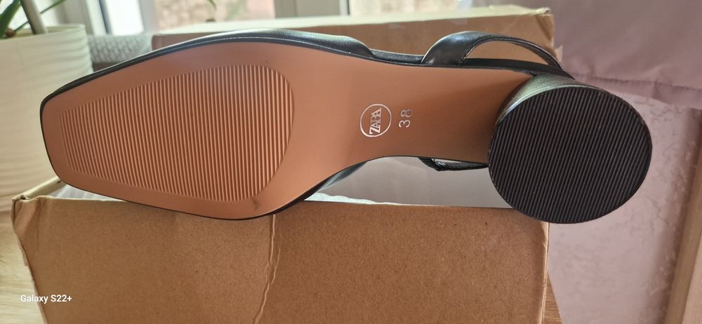 Босоножки  38 размер