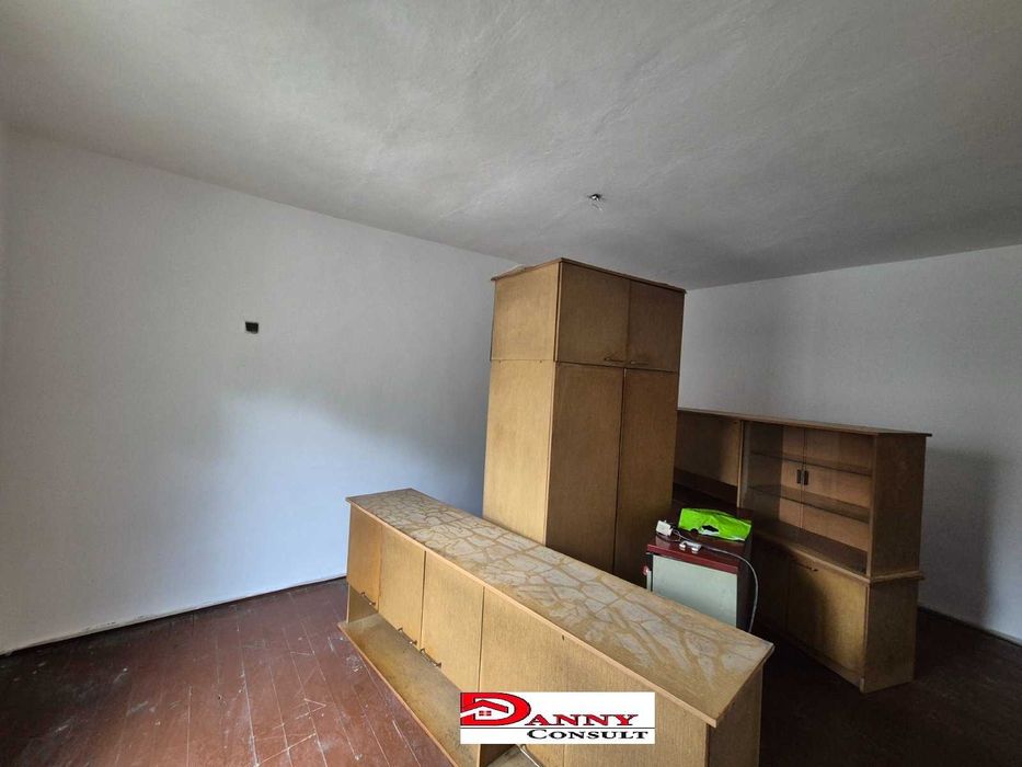 Къща с двор и кладенец в с. Бутово, общ. Павликени