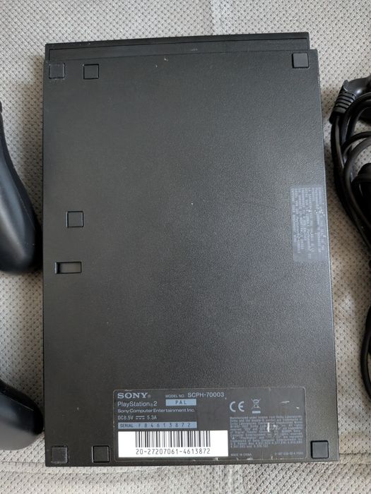 PlayStation 2 model SCPH-7003 aproape impecabil