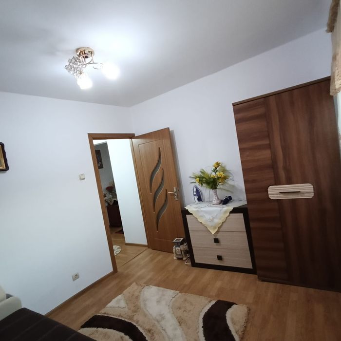 Vând apartament 3 camere