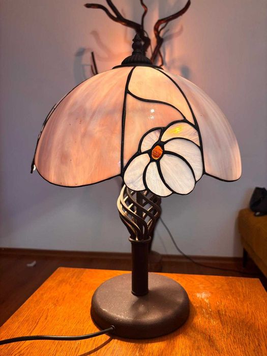 Lampă de masă stil Tiffany, vitraliu, model floral – elegantă