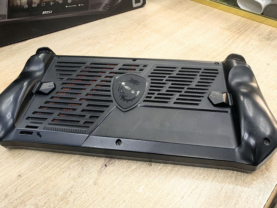 Хб! MSI Claw A1M перфектна + ГАРАНЦИЯ