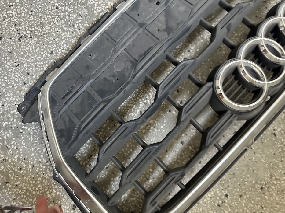 Решетка за броня Sline Audi Q2 distronik дистроник ном 55