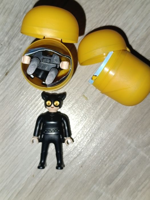 Киндер DC Playmobil женщина кошка