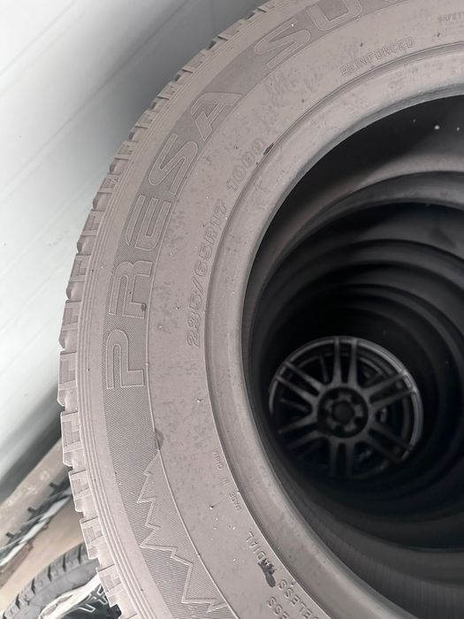 Продам шины Максис лупучка