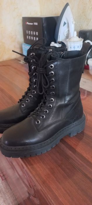 Ботинка  36 размера