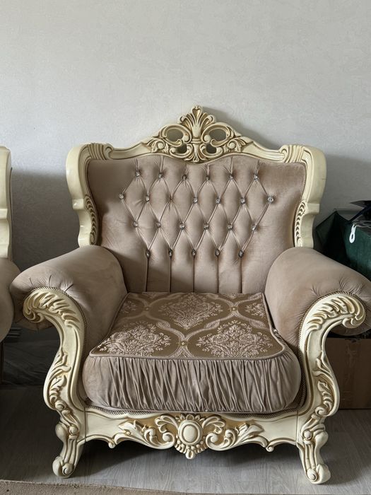 Диван дял зала