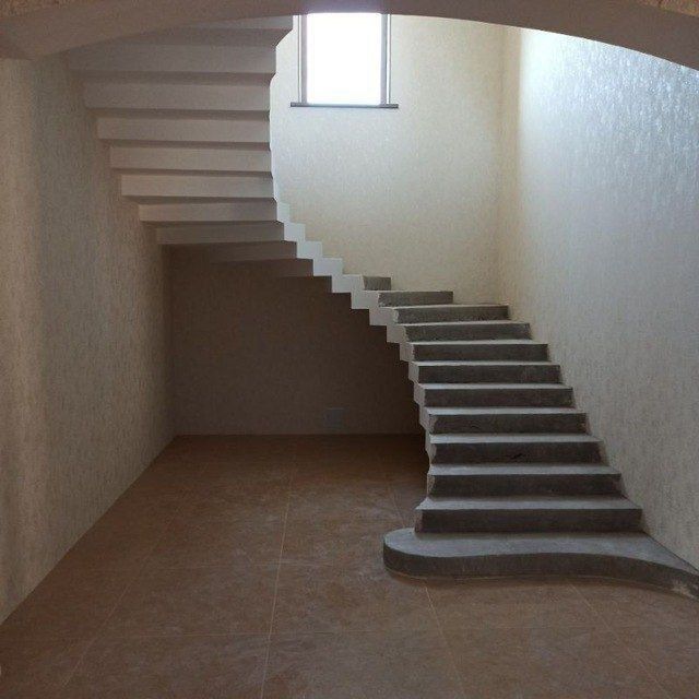 Бетонные ,монолитный лестницы