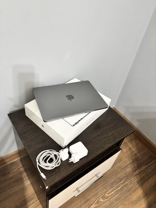 Macbook air m2 2022, 97%