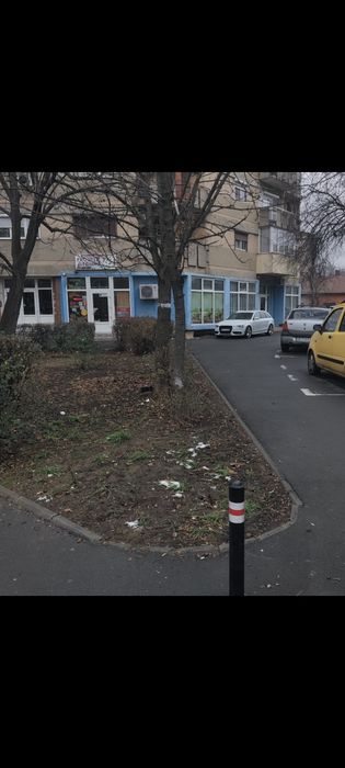 Vînd spațiu comercial