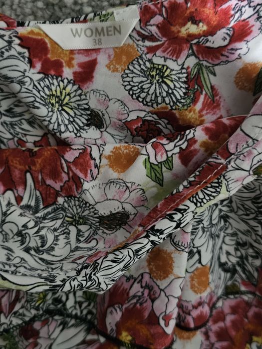 Top pe un umăr si volane solide