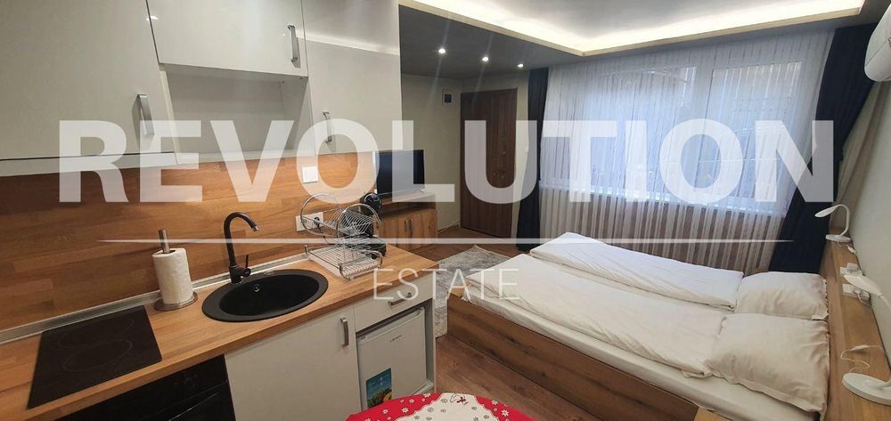 Дава се под наем Едностаен апартамент в Варна, Център - 20 кв.м за 398.82 € - Снимка #1