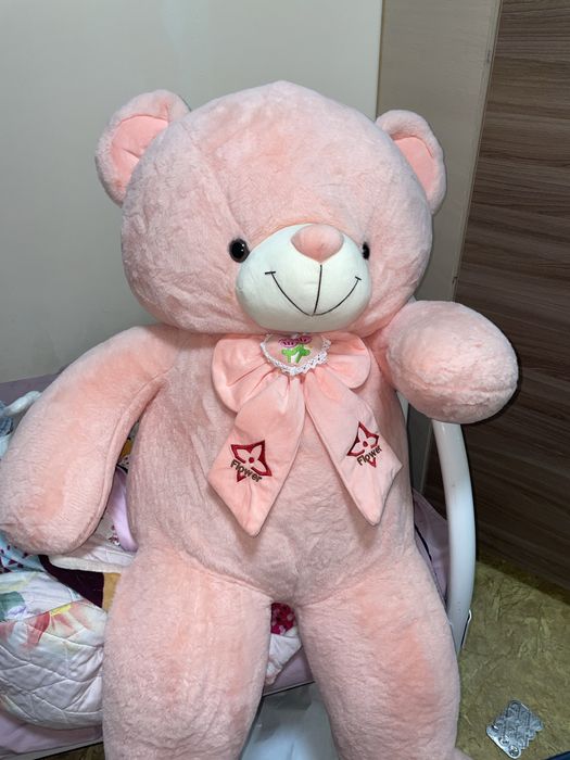 розовый плюшевый мишка