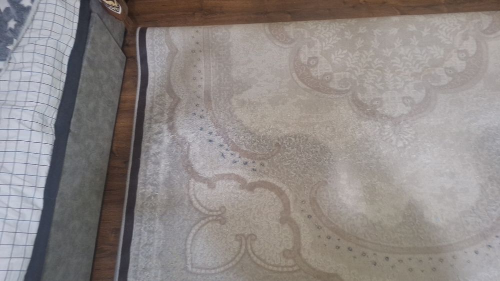 Ковёр  пол года назаж покупал