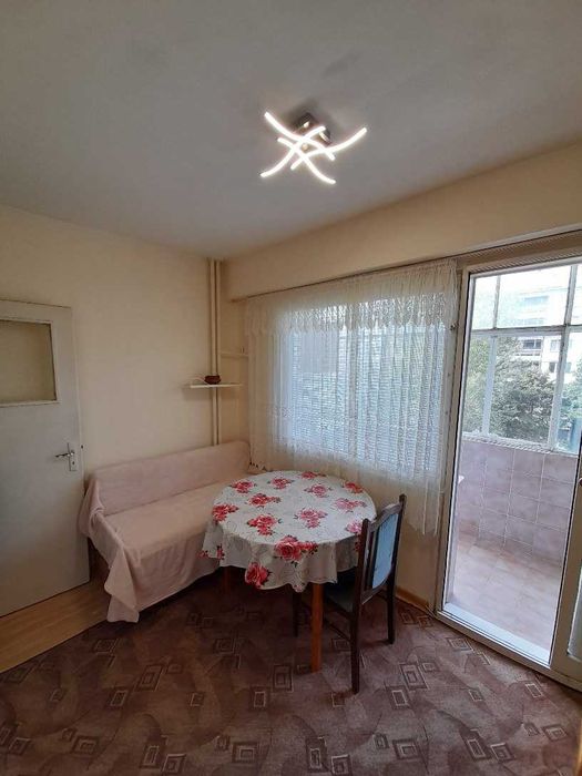 Дава се под наем Едностаен апартамент в Бургас, Изгрев - 49 кв.м за 153 € - Снимка #3