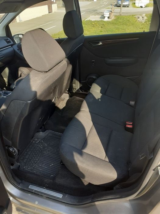 Vând Mercedes b180 automată