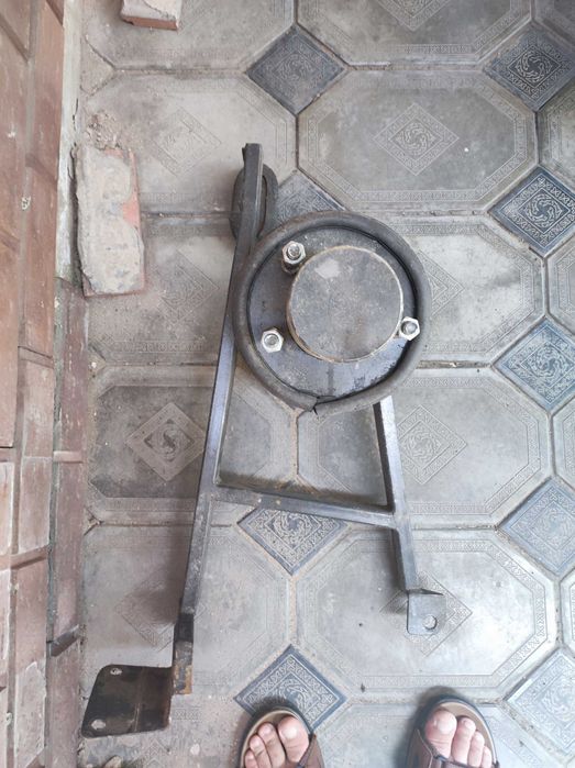 Кронштейн на запаску внутренний