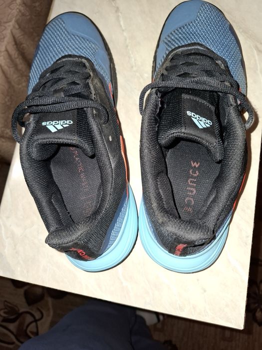 Маратонки Adidas номер 42 2/3