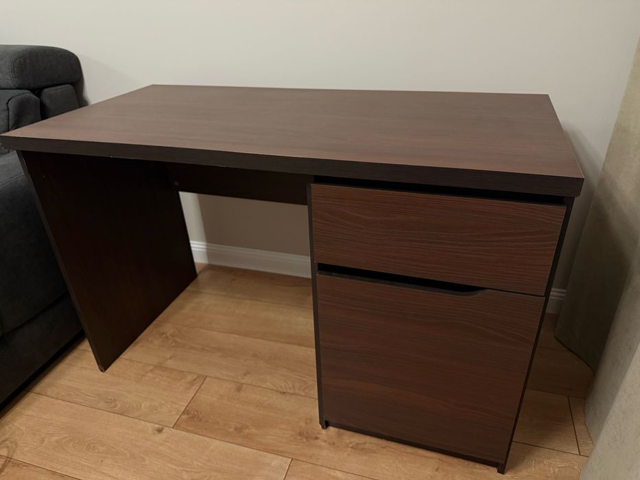 Продаю стол письменный