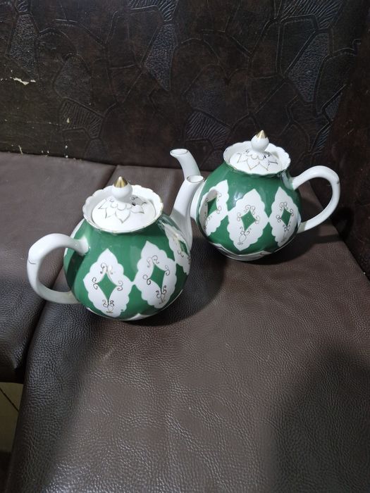 Фарфоровые чайники