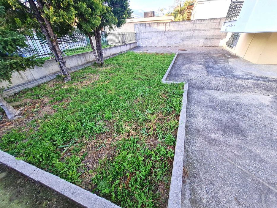 Продава 3 ет. къща с площ 165 м2 и двор 280 м2 в Аспровалта, Гърция