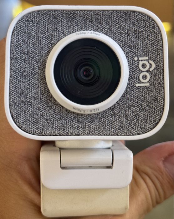 Webcam Logitech ca nouă