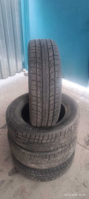 Продам комплект резины.